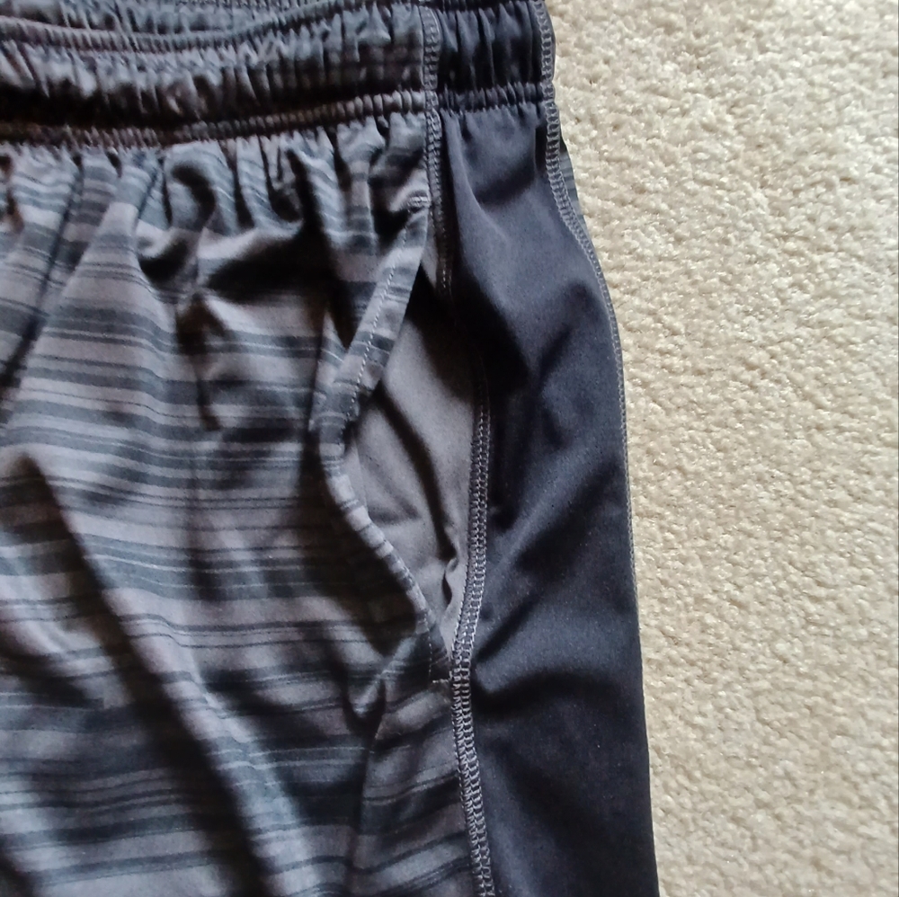 EUC Tek Gear Dry Tek Black Athletic Shorts - Men's Size XL - Picture 3 of 5
